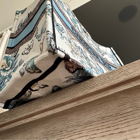 Dior Butterfly large Book Tote Bag White Blue - Picture 7 of 11